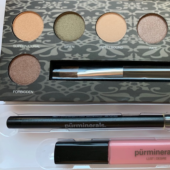 Beautiful Creatures Makeup Set - Picture 2 of 7